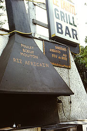 in den 80er und 90er Jahren zweite Heimat vieler Besucher der Jugendherberge: die "Le Tahiti" Grill Bar ein paar Meter die Straße hinunter (©Foto: Martin Schmitz)